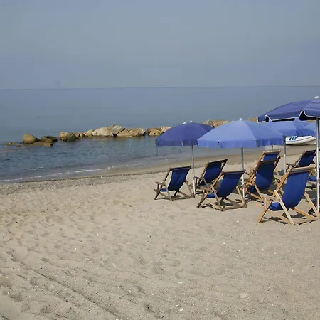 Leucosya 4*
