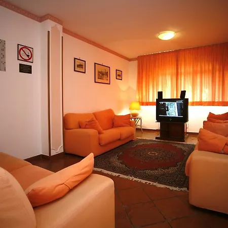 Leucosya
