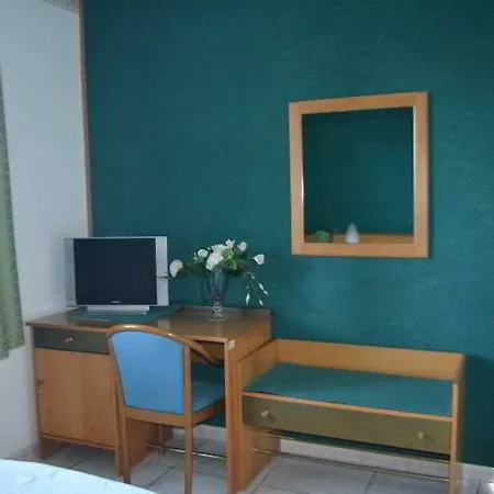 Leucosya Hotel 4*